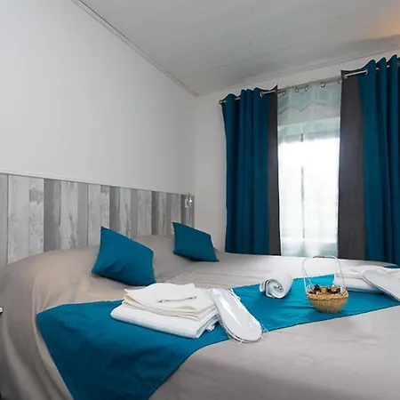 Au Dessus De Parady Bed & Breakfast 3*
