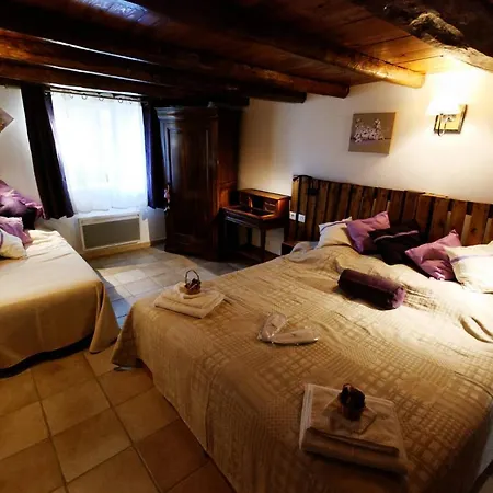 Au Dessus De Parady Bed & Breakfast